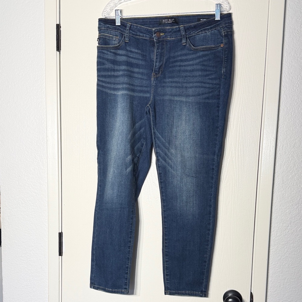 Women's Blue Jeans Relaxed Fix Straight leg size 32 or 14